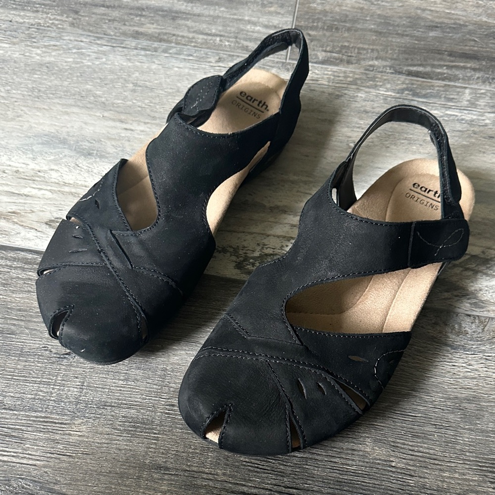 Earth Origins Women's Black Cutout Sandals